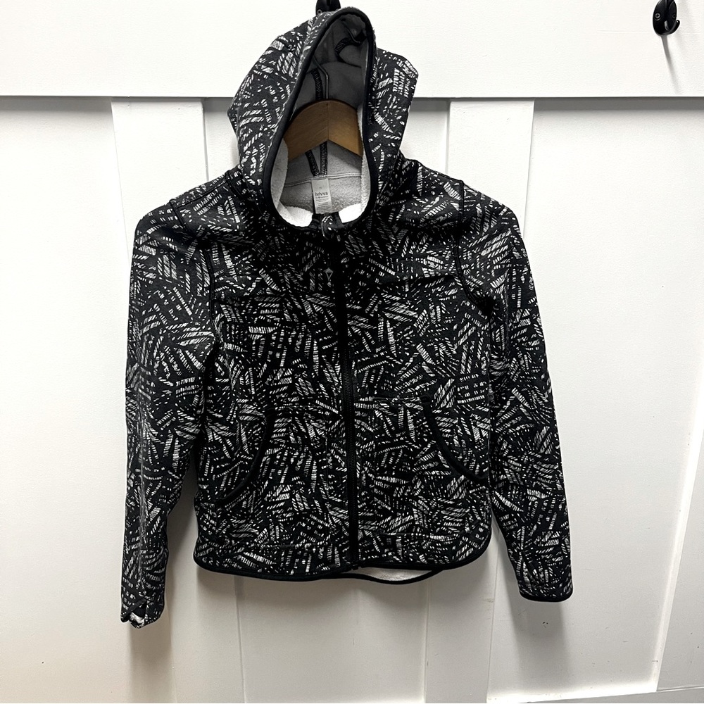 Ivivva‎ black/white girls size 12 zip up sweater